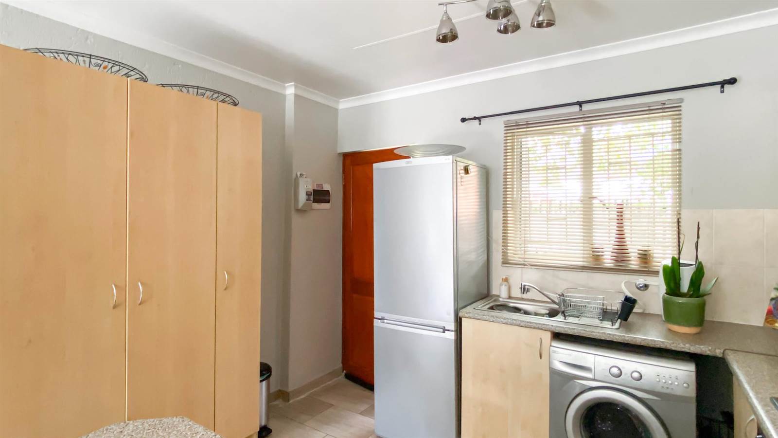 2 Bed Simplex in Edenvale photo number 9
