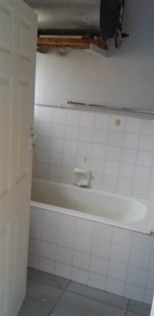 Bachelor apartment in Wilkoppies photo number 1