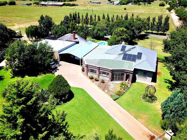 2.4 ha Smallholding 2.4 ha Smallholding