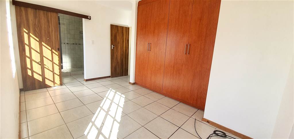 3 Bed Townhouse in Louis Trichardt photo number 5