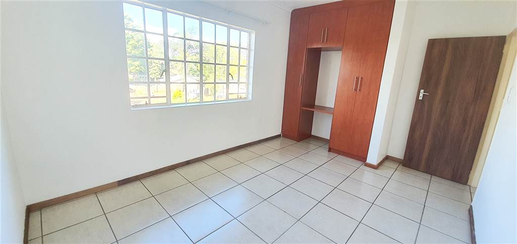 3 Bed Townhouse in Louis Trichardt photo number 7