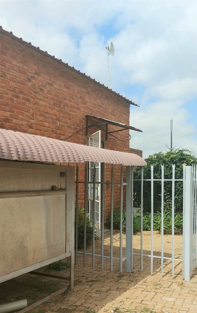 1400  m² Commercial space in Mafikeng photo number 25