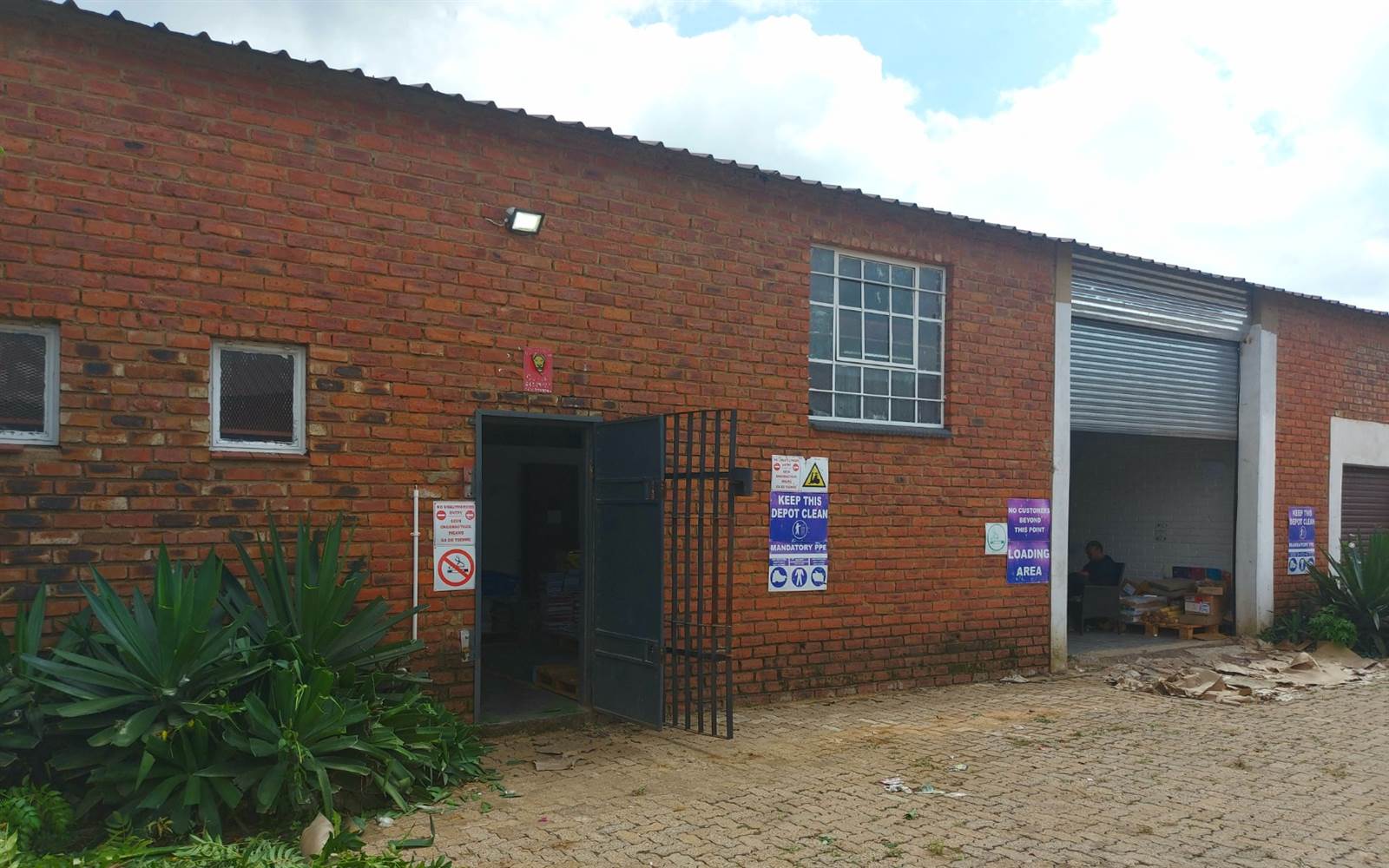 1400  m² Commercial space in Mafikeng photo number 15