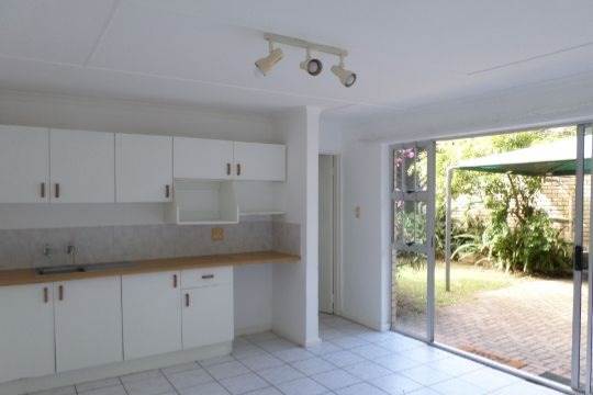 5 Bed House in Beacon Bay photo number 3