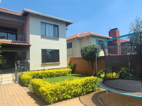 3 Bedroom Townhouse 3 Bedroom Townhouse