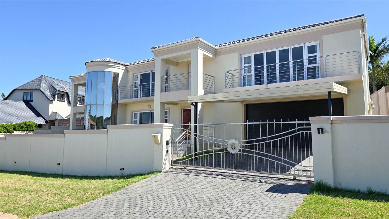6 Bed House in Blue Bend photo number 3