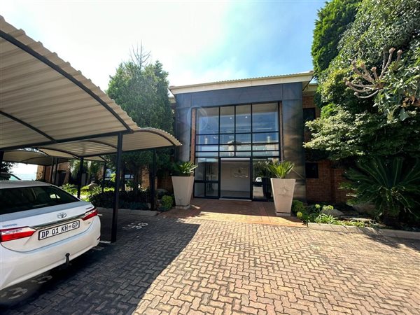 256  m² Commercial space in Constantia Kloof