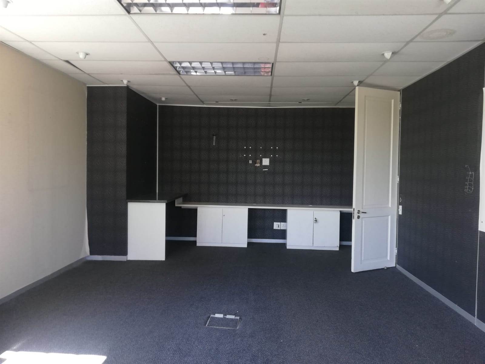 975.7  m² Commercial space in Woodmead photo number 27