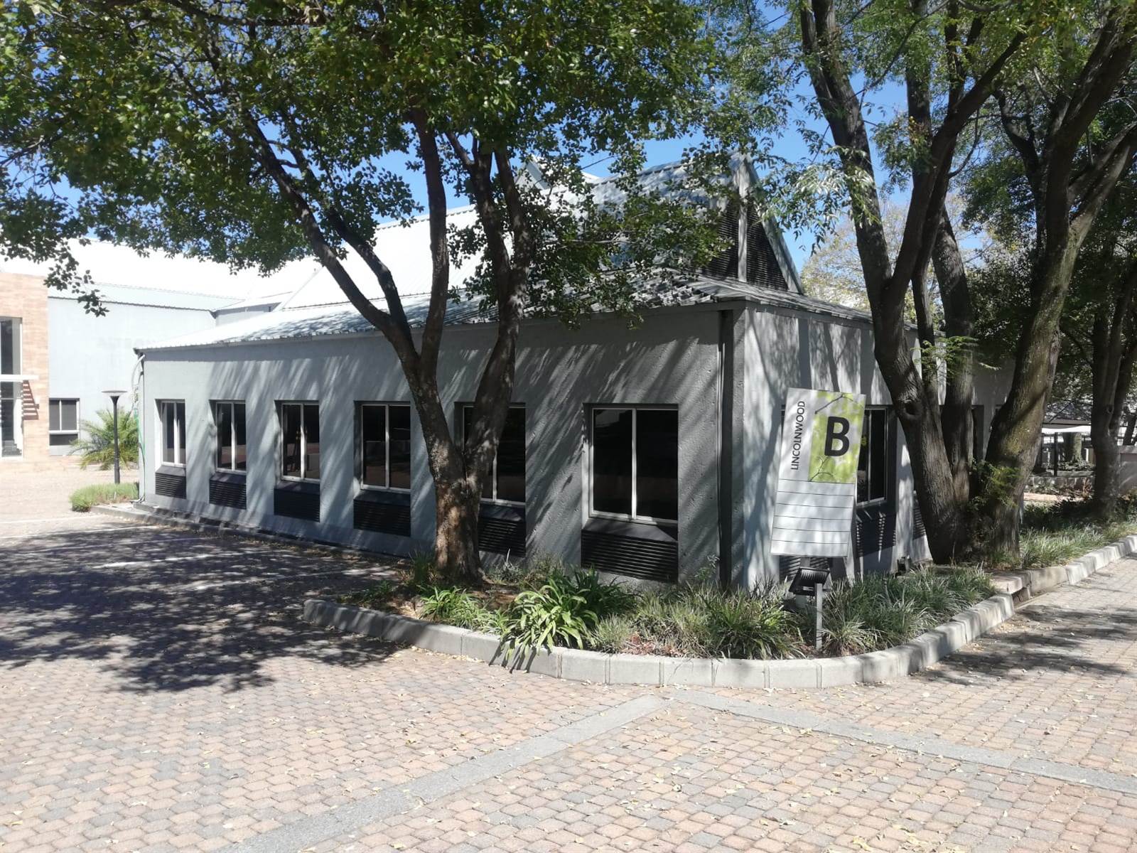 975.7  m² Commercial space in Woodmead photo number 2