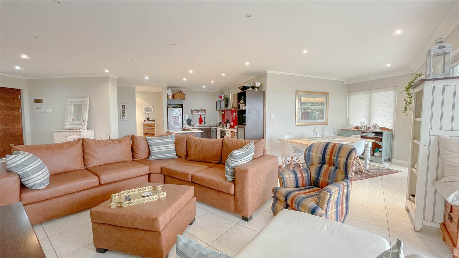 2 Bed Apartment in St Georges Park photo number 6