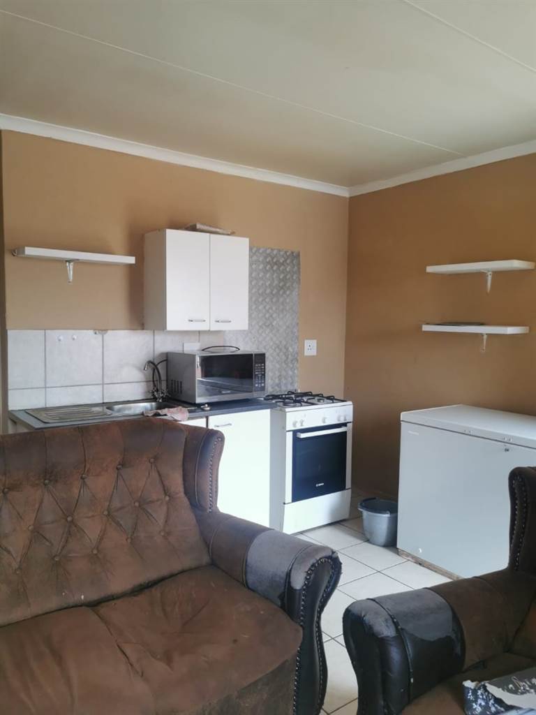 2 Bed House in Kathu photo number 2