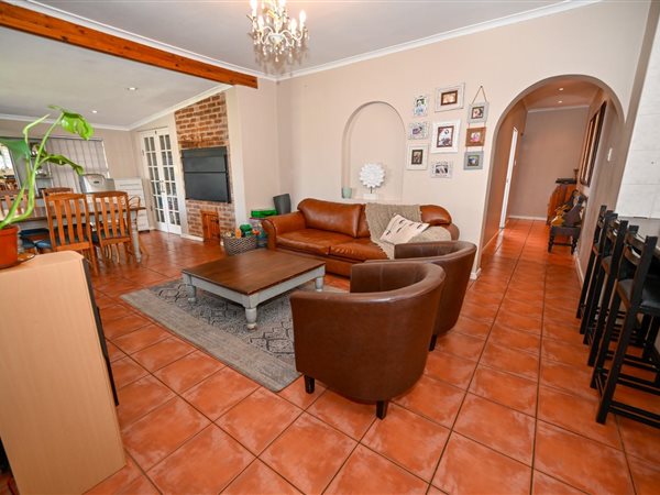 7 Bed House in Bellville Central
