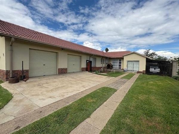 5 Bedroom House 5 Bedroom House