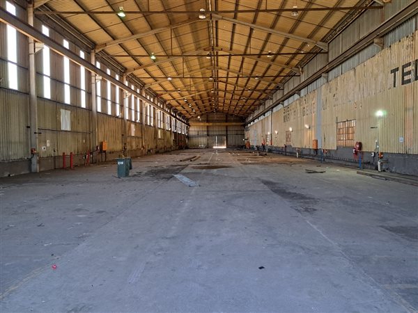 2333  m² Industrial space in Alton