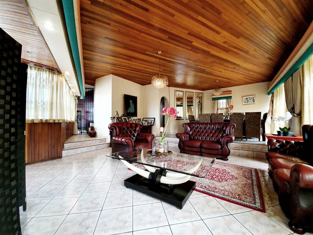 6 Bed House in Isipingo Hills photo number 6