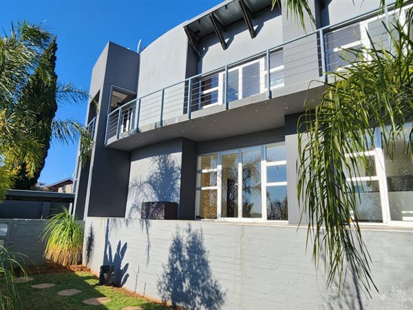 4 Bedroom House 4 Bedroom House