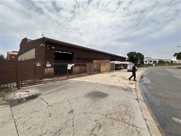 2600  m² Industrial space in Wadeville