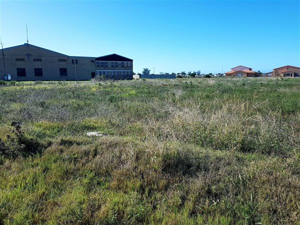 776 m² Land available in C Place