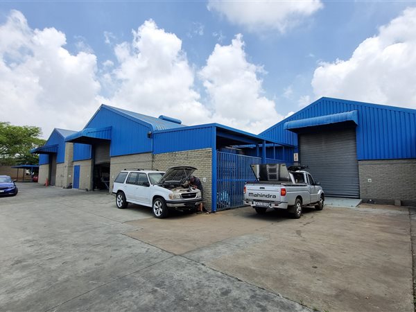 2 800  m² Industrial space