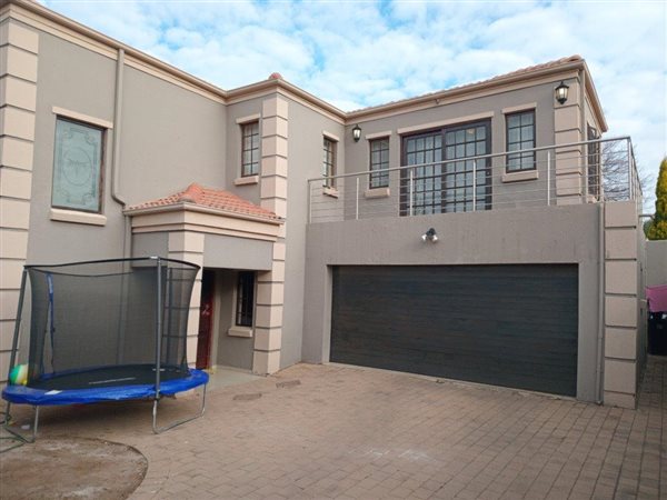 4 Bedroom House 4 Bedroom House