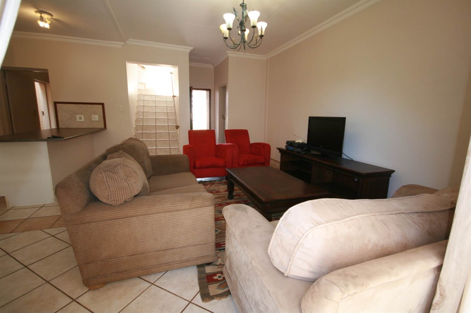 3 Bed Townhouse in Woodhill photo number 4