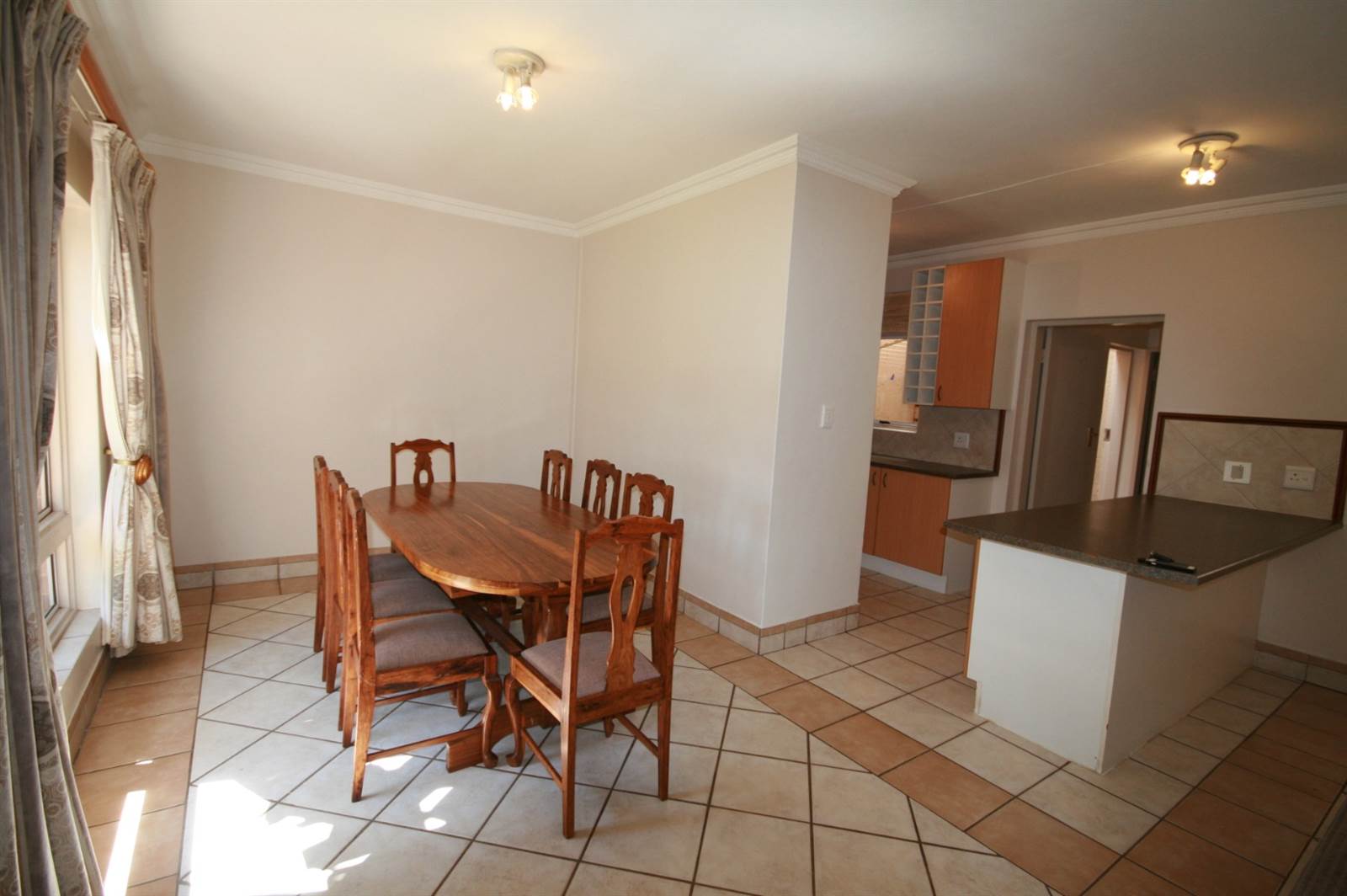3 Bed Townhouse in Woodhill photo number 6