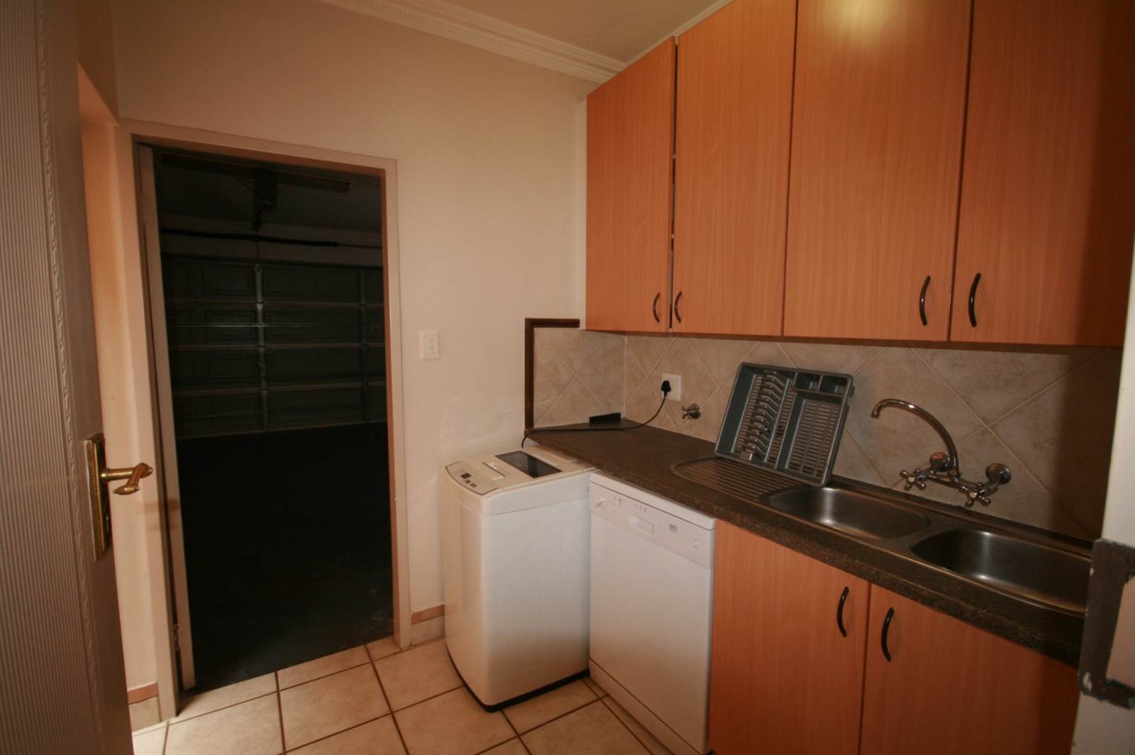 3 Bed Townhouse in Woodhill photo number 9