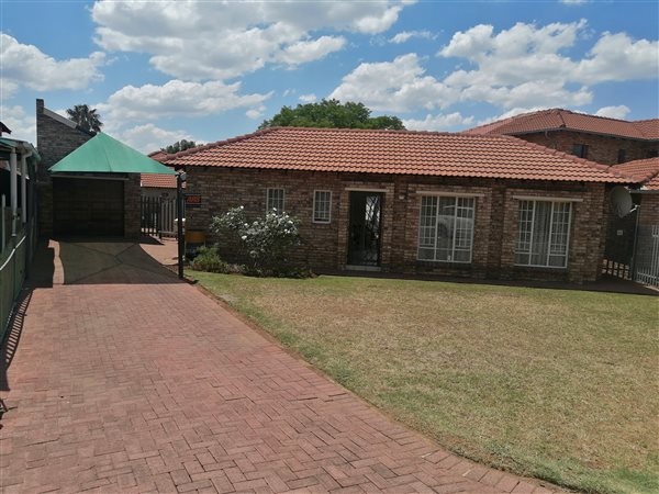 3 Bedroom Townhouse 3 Bedroom Townhouse