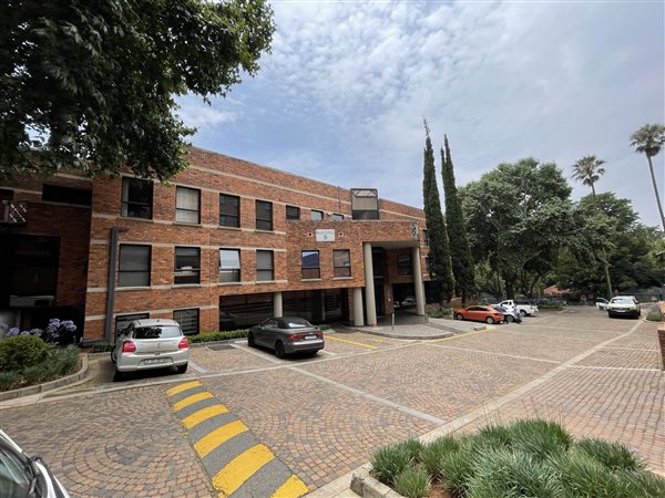 822  m² Commercial space