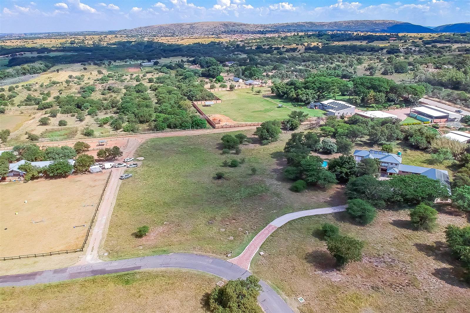 1 ha Land available in Leeuwfontein Estate photo number 4
