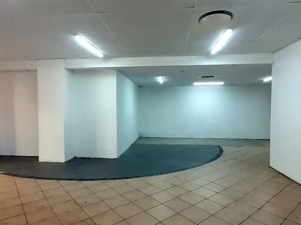 128  m² Retail Space