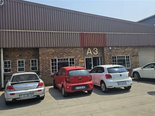 495  m² Industrial space