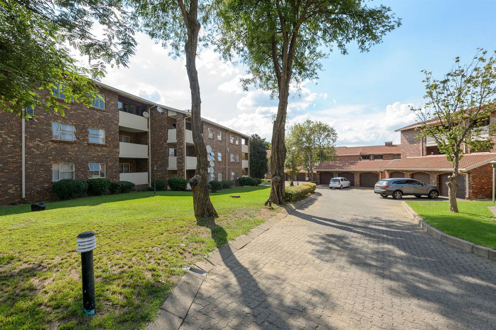 3 Bed Apartment in Sunninghill photo number 25