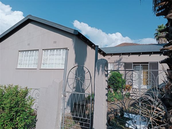 4 Bedroom House 4 Bedroom House