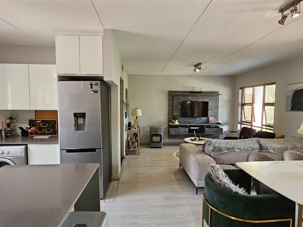 2 Bed Apartment in Pineslopes