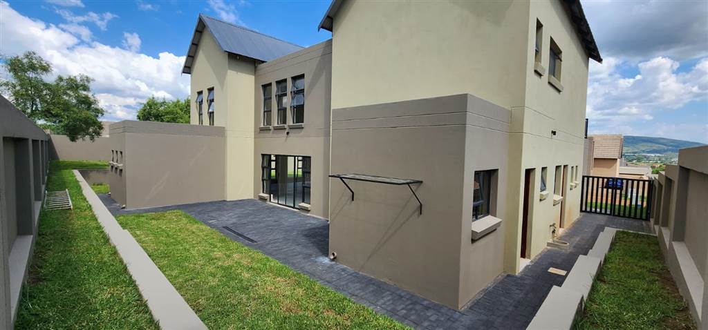 4 Bed House in Leloko photo number 24