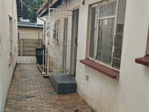 4 Bed House in Bosmont