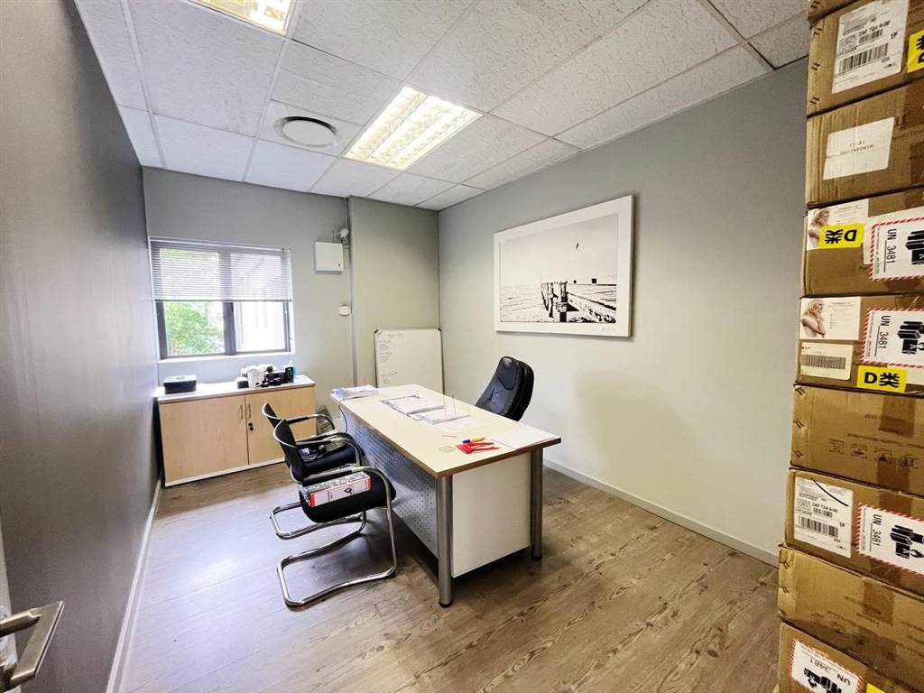 215  m² Commercial space in Lonehill photo number 9