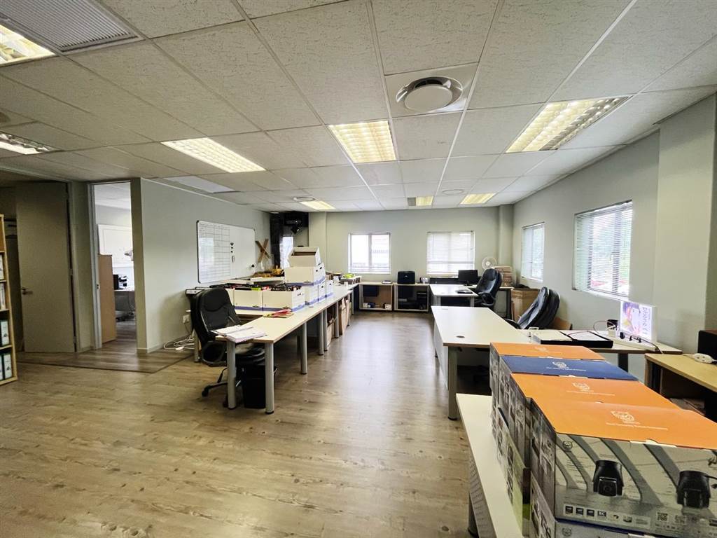 215  m² Commercial space in Lonehill photo number 12