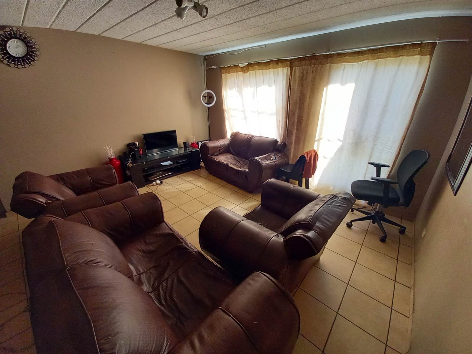 2 Bed Apartment in Kempton Park Central photo number 7