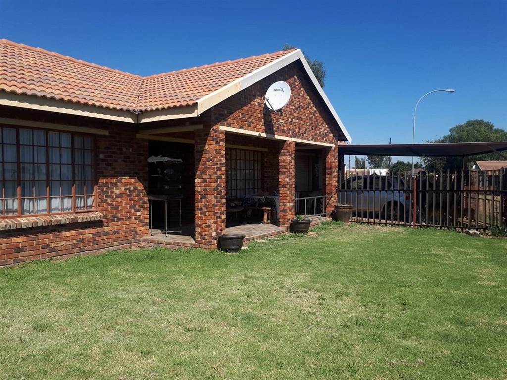 3 Bed House in Riversdale photo number 2