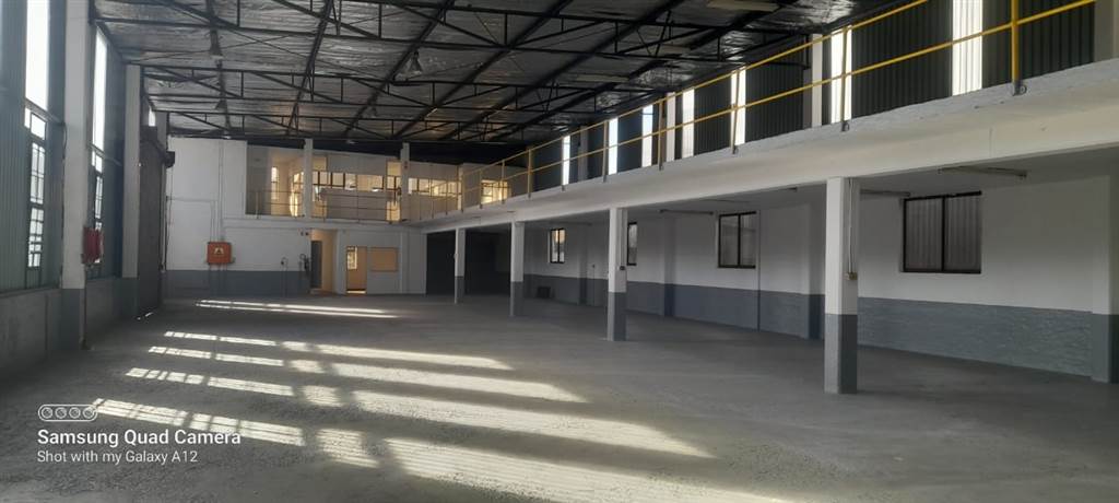 1000  m² Industrial space in Jacobs photo number 2