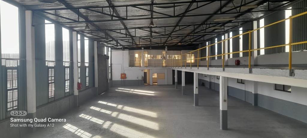 1000  m² Industrial space in Jacobs photo number 3