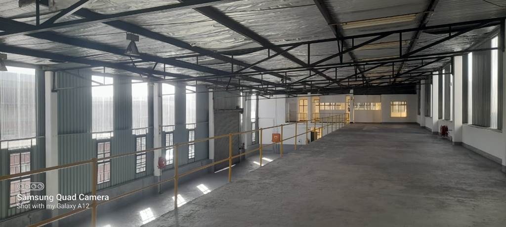 1000  m² Industrial space in Jacobs photo number 1