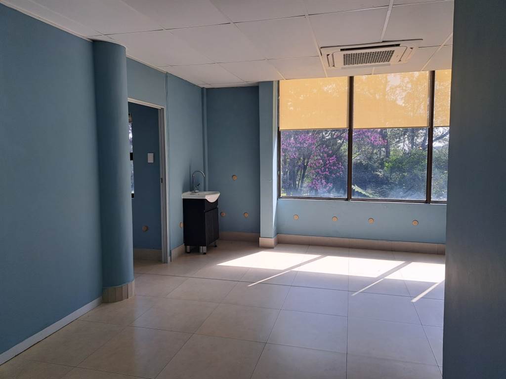 50  m² Office Space in Kloof photo number 14