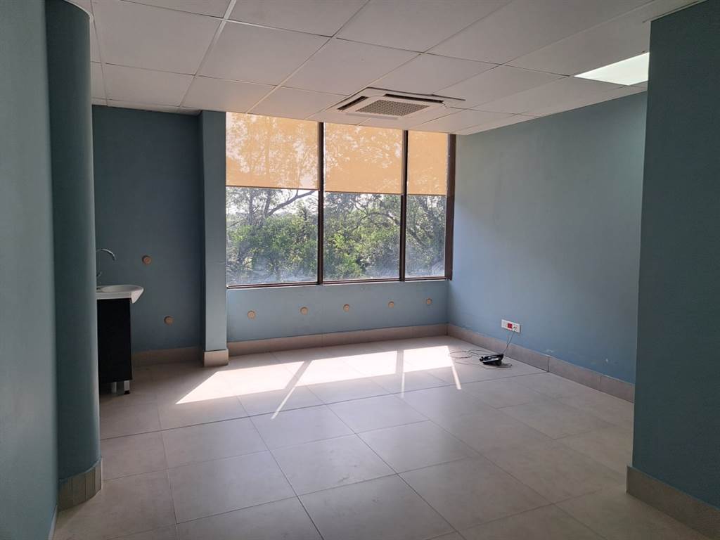 50  m² Office Space in Kloof photo number 13