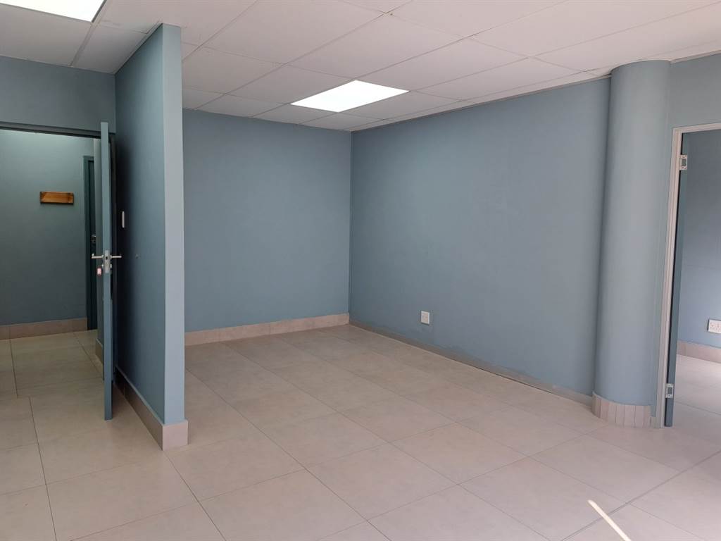 50  m² Office Space in Kloof photo number 11