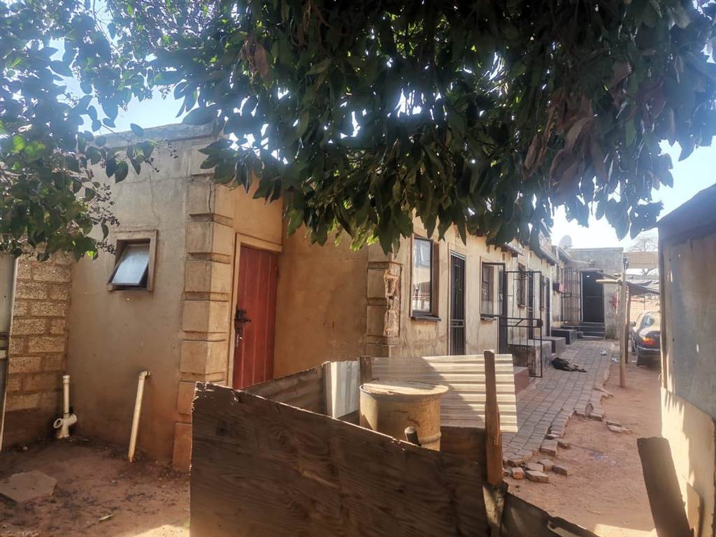 9 Bed House in Winnie Mandela photo number 6