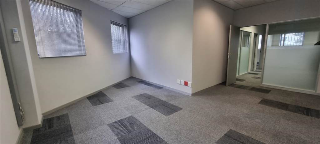 219  m² Commercial space in Bellville Central photo number 4