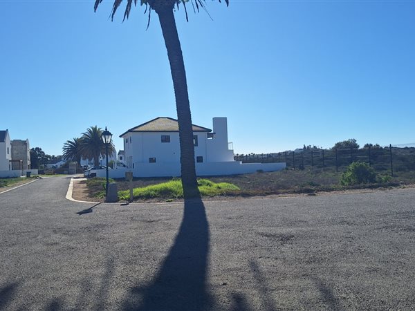 303 m² Land